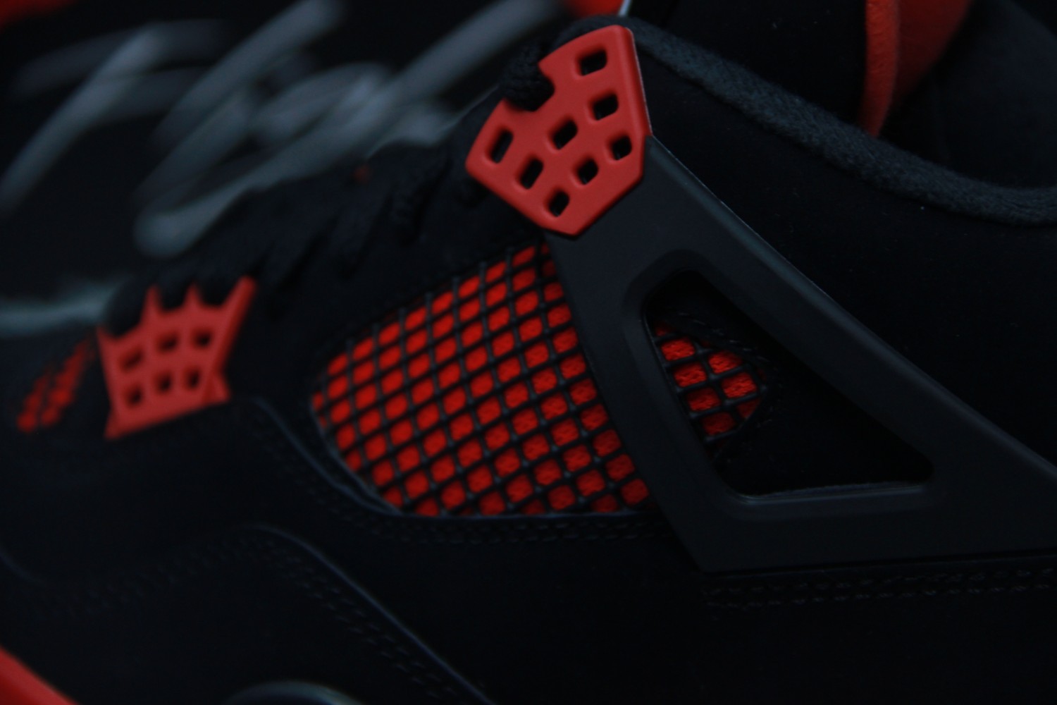 Jordan 4 Retro Red Thunder CT8527-016