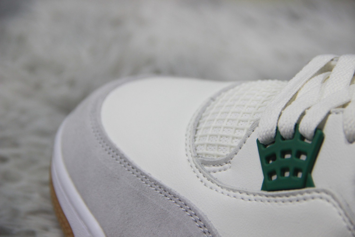 Jordan 4 Retro SB Pine Green DR5415-103
