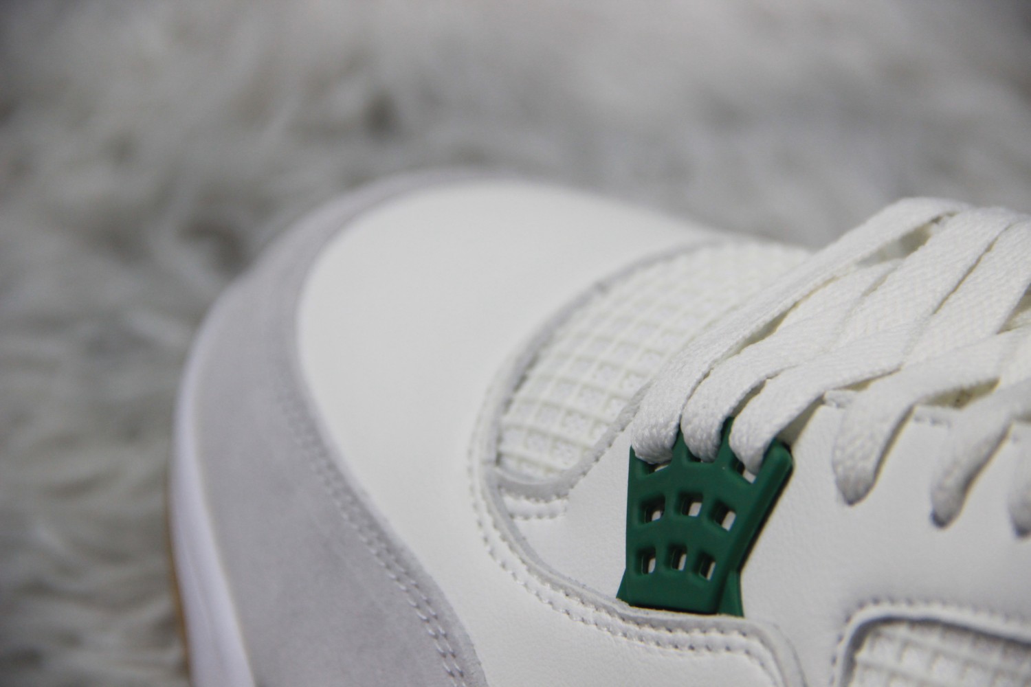 Jordan 4 Retro SB Pine Green DR5415-103