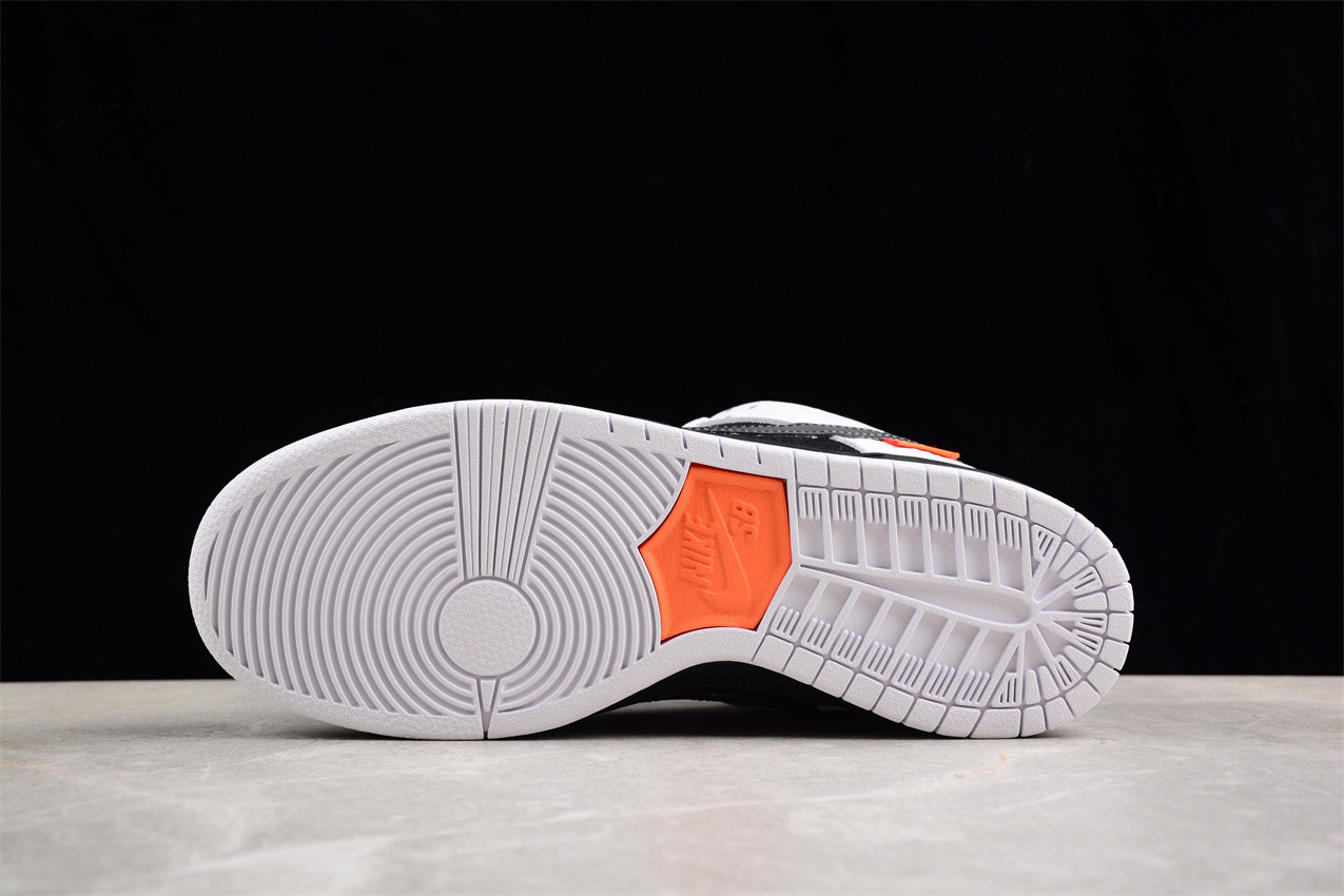 Tightbooth x Nk SB Dunk FD2629-100