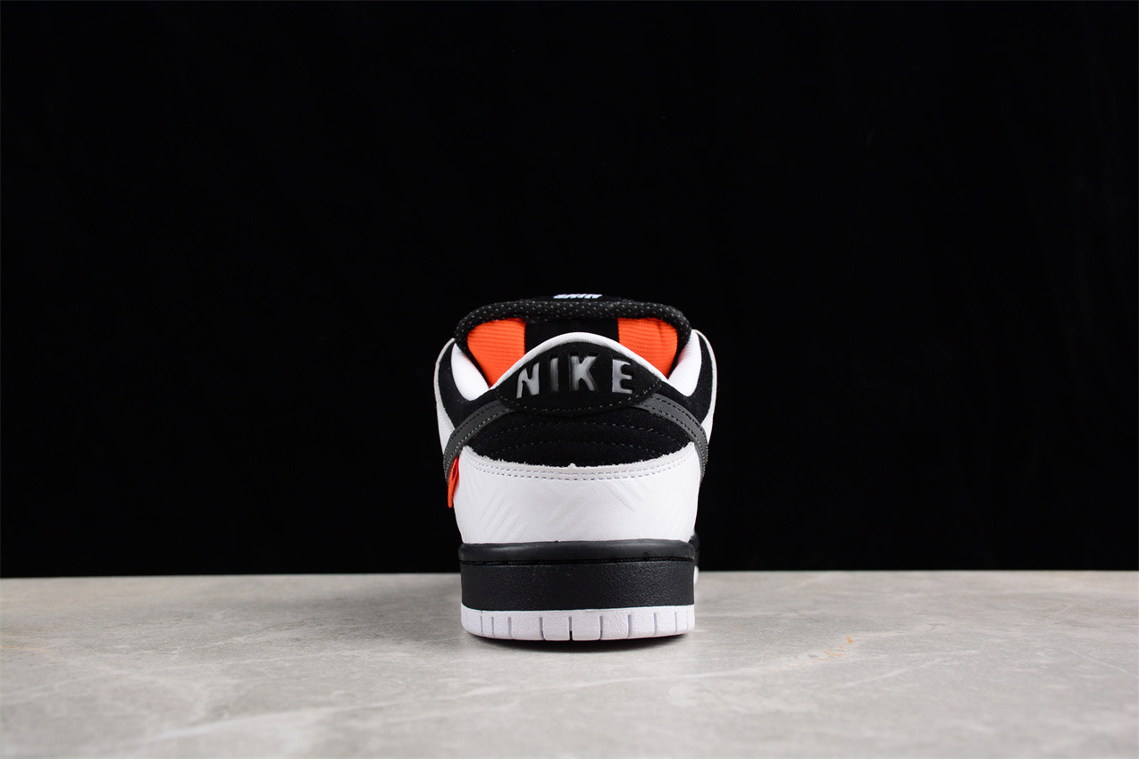 Tightbooth x Nk SB Dunk FD2629-100