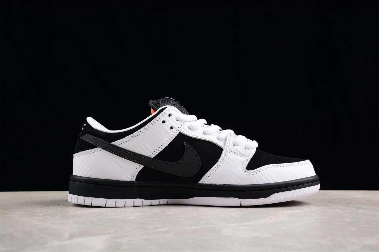 Tightbooth x Nk SB Dunk FD2629-100