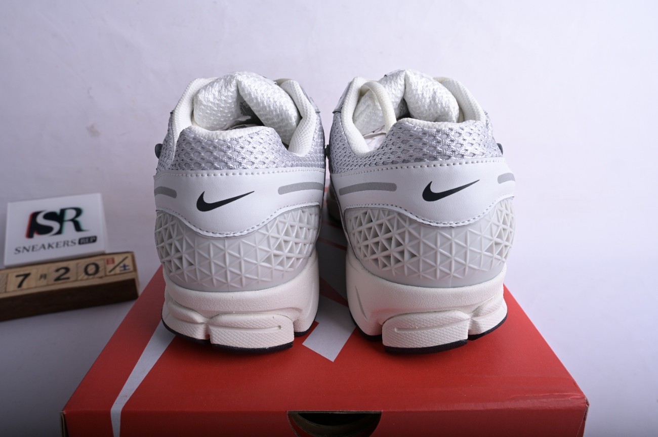 Nike Zoom Vomero 5 Photon Dust Metallic Silver (W) FD0884-025