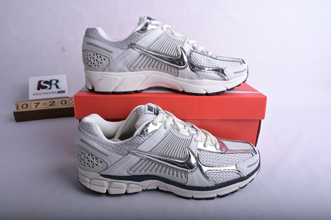 Nike Zoom Vomero 5 Photon Dust Metallic Silver (W) FD0884-025