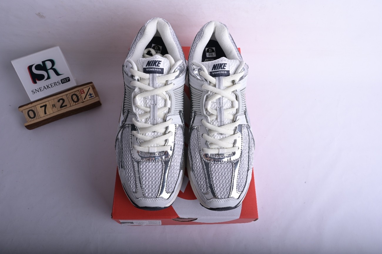 Nike Zoom Vomero 5 Photon Dust Metallic Silver (W) FD0884-025