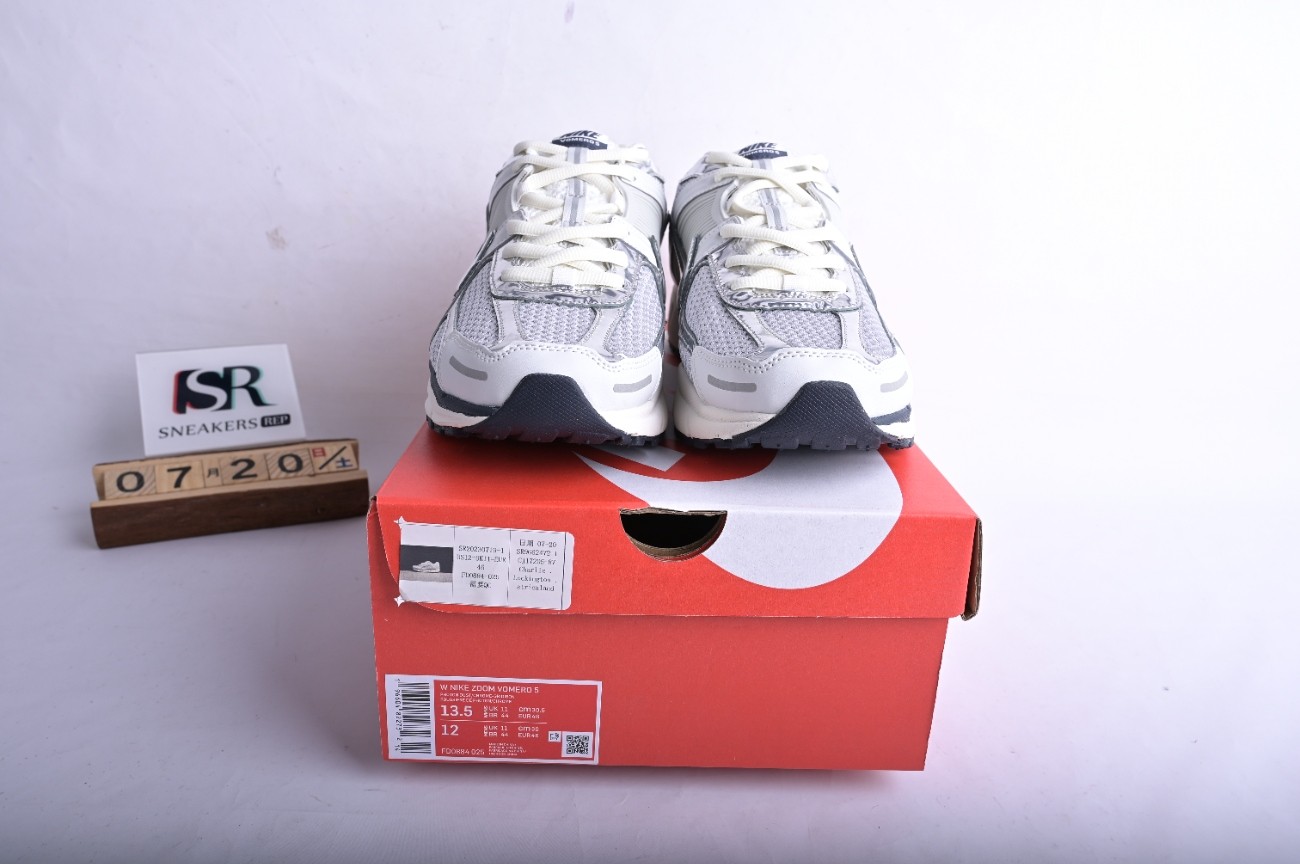 Nike Zoom Vomero 5 Photon Dust Metallic Silver (W) FD0884-025