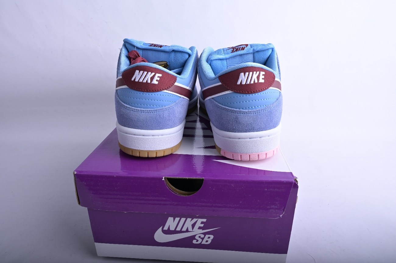 Nike SB Dunk Low Philadelphia Phillies DQ4040-400
