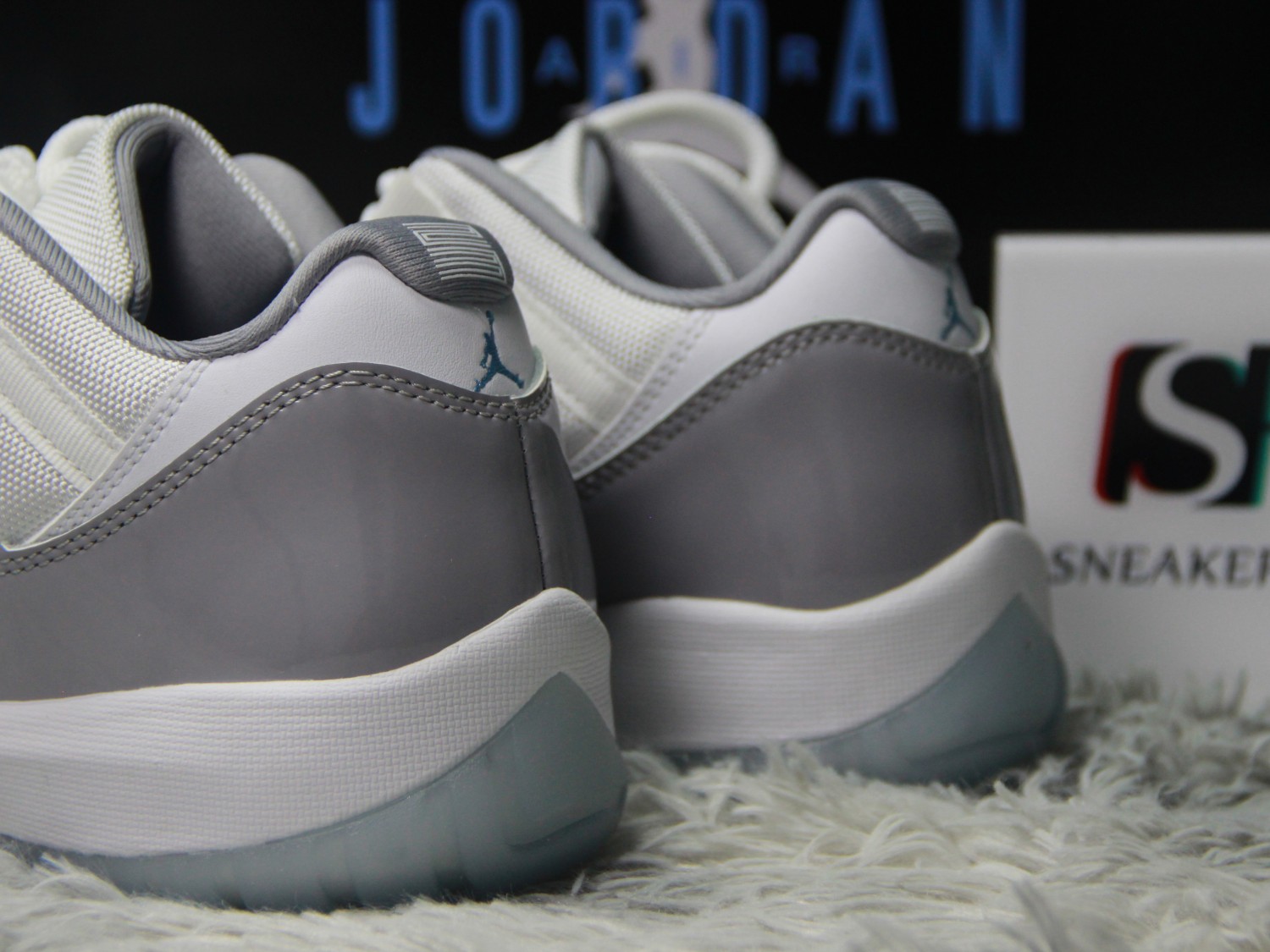 Air Jordan 11 Low  Cement Grey  AV2187-140
