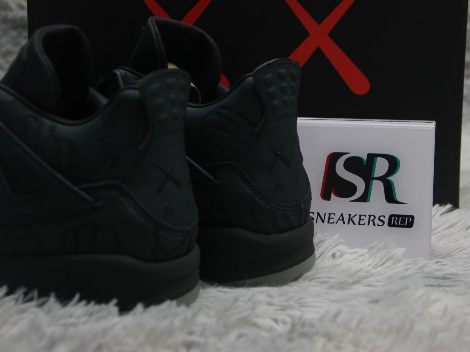 Kaws x Air Jordan 4  930155-001