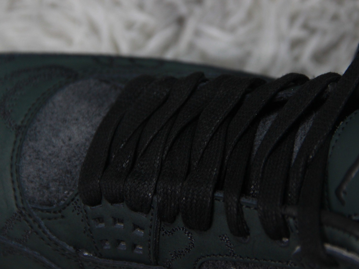 Kaws x Air Jordan 4  930155-001