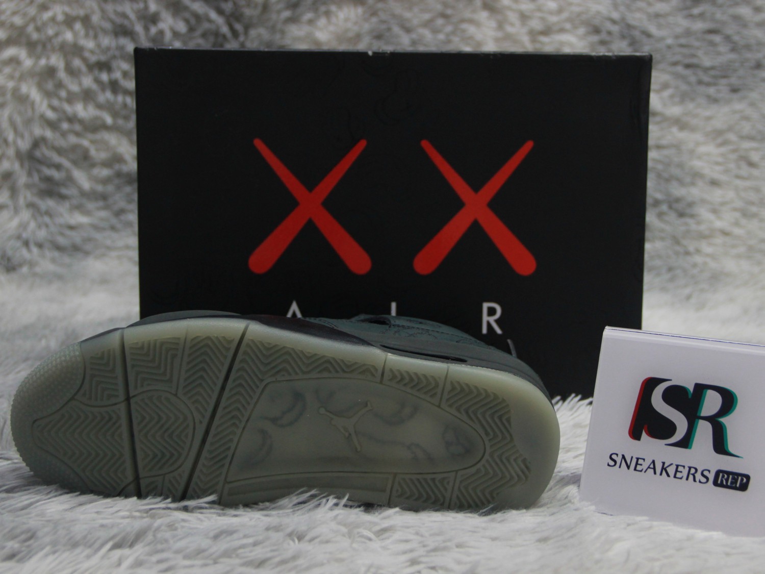 Kaws x Air Jordan 4  930155-001