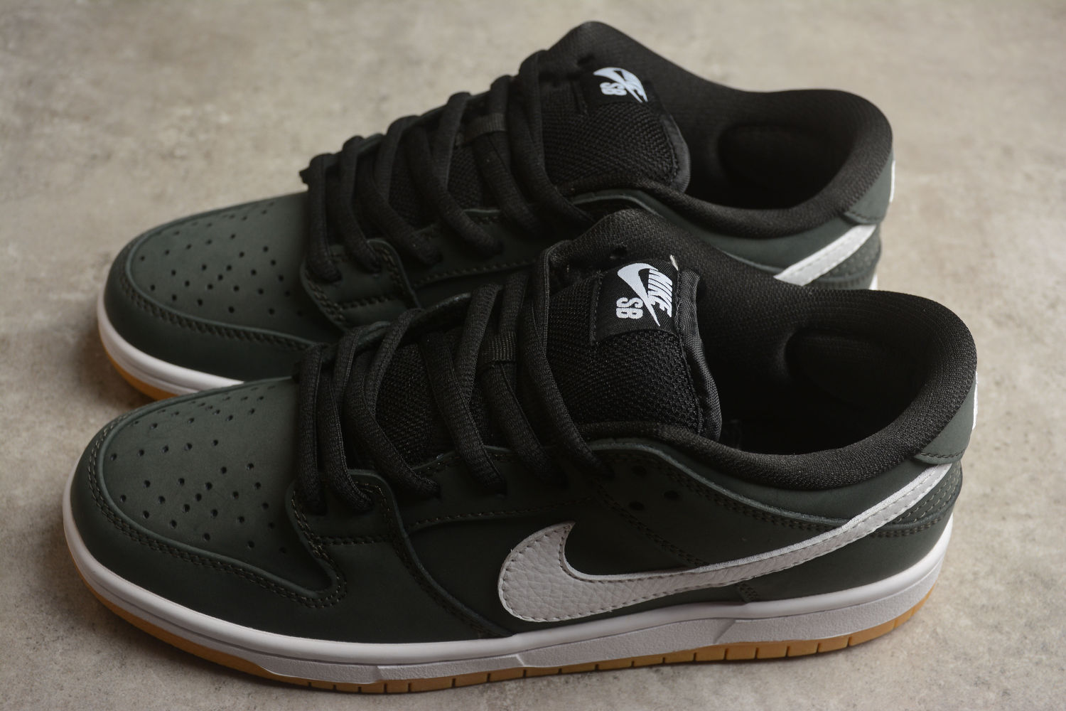 Nike SB Dunk Low Orange Label Black White Gum (2019) CD2563-001