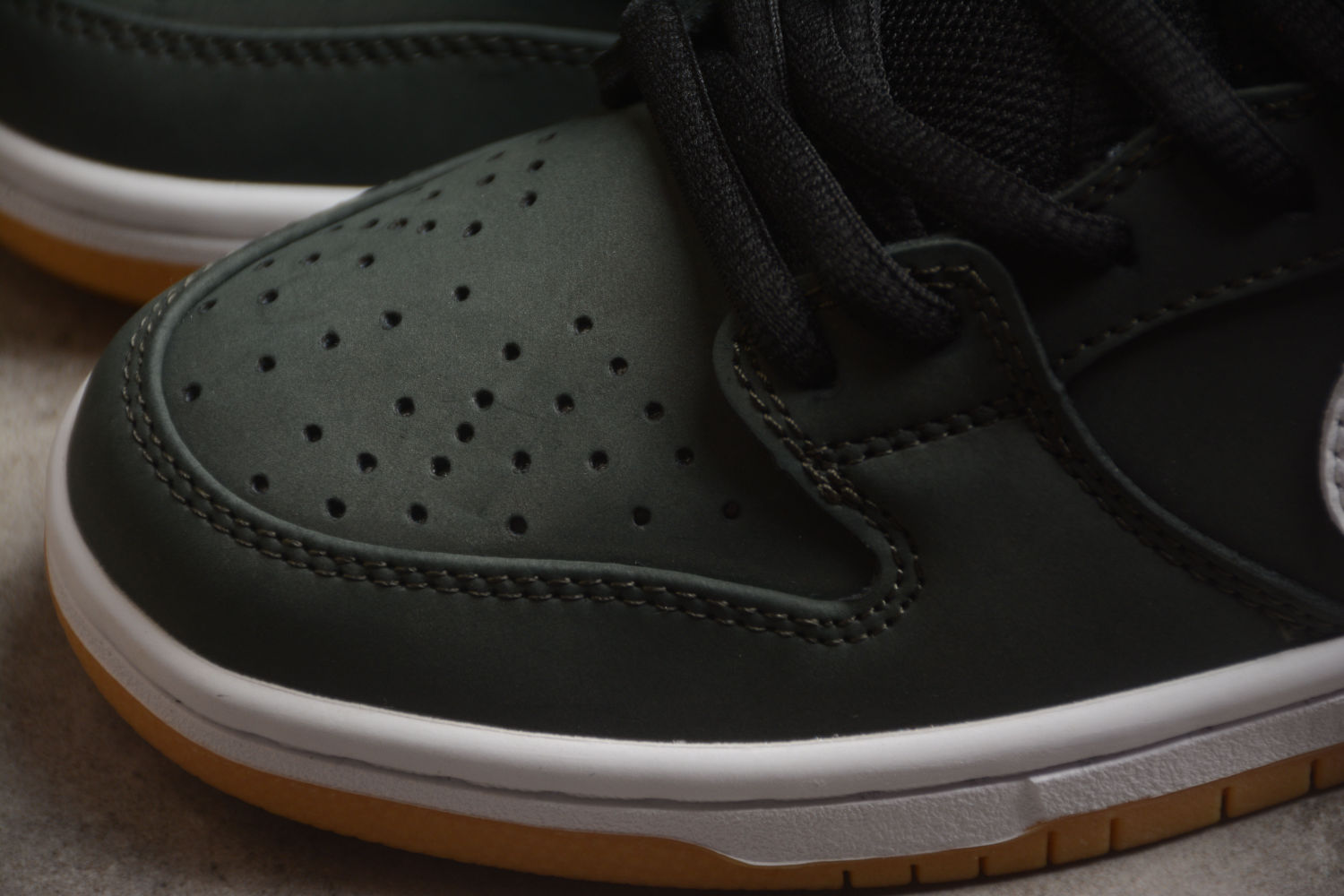 Nike SB Dunk Low Orange Label Black White Gum (2019) CD2563-001