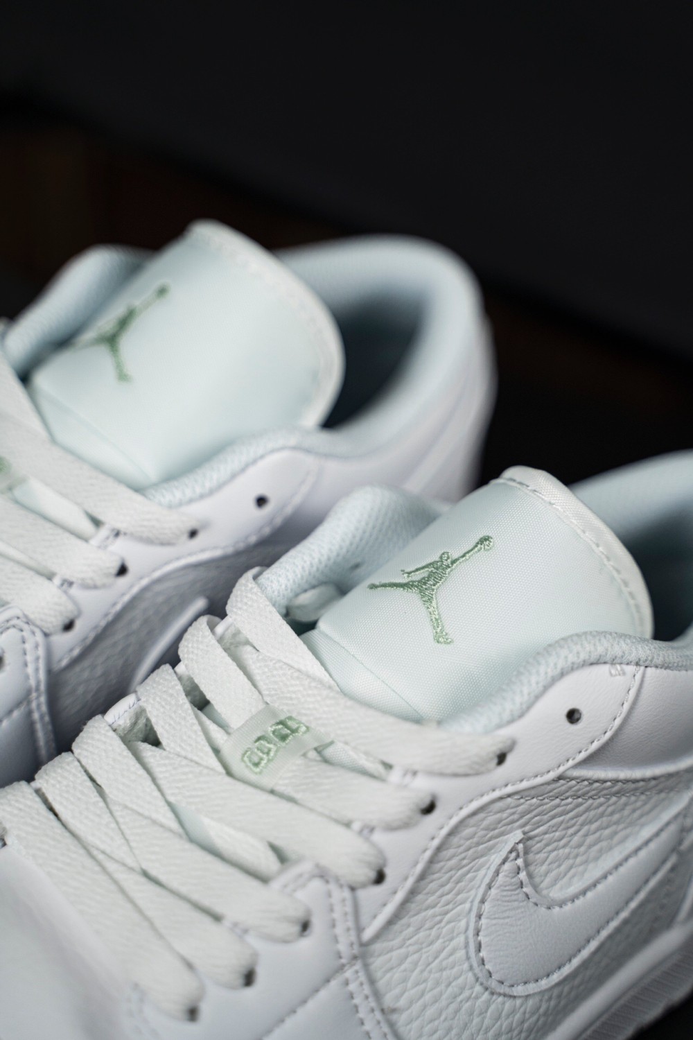 Jordan 1 Low Triple White (2019) 553558-111