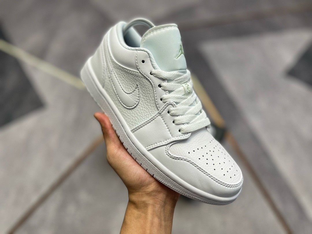 Jordan 1 Low Triple White (2019) 553558-111