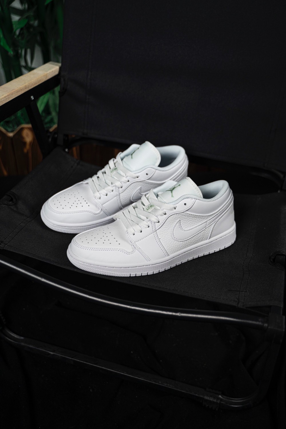 Jordan 1 Low Triple White (2019) 553558-111
