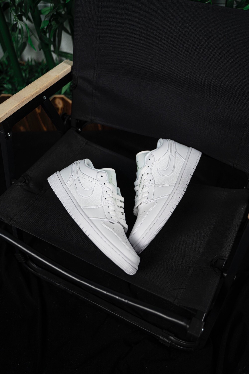 Jordan 1 Low Triple White (2019) 553558-111