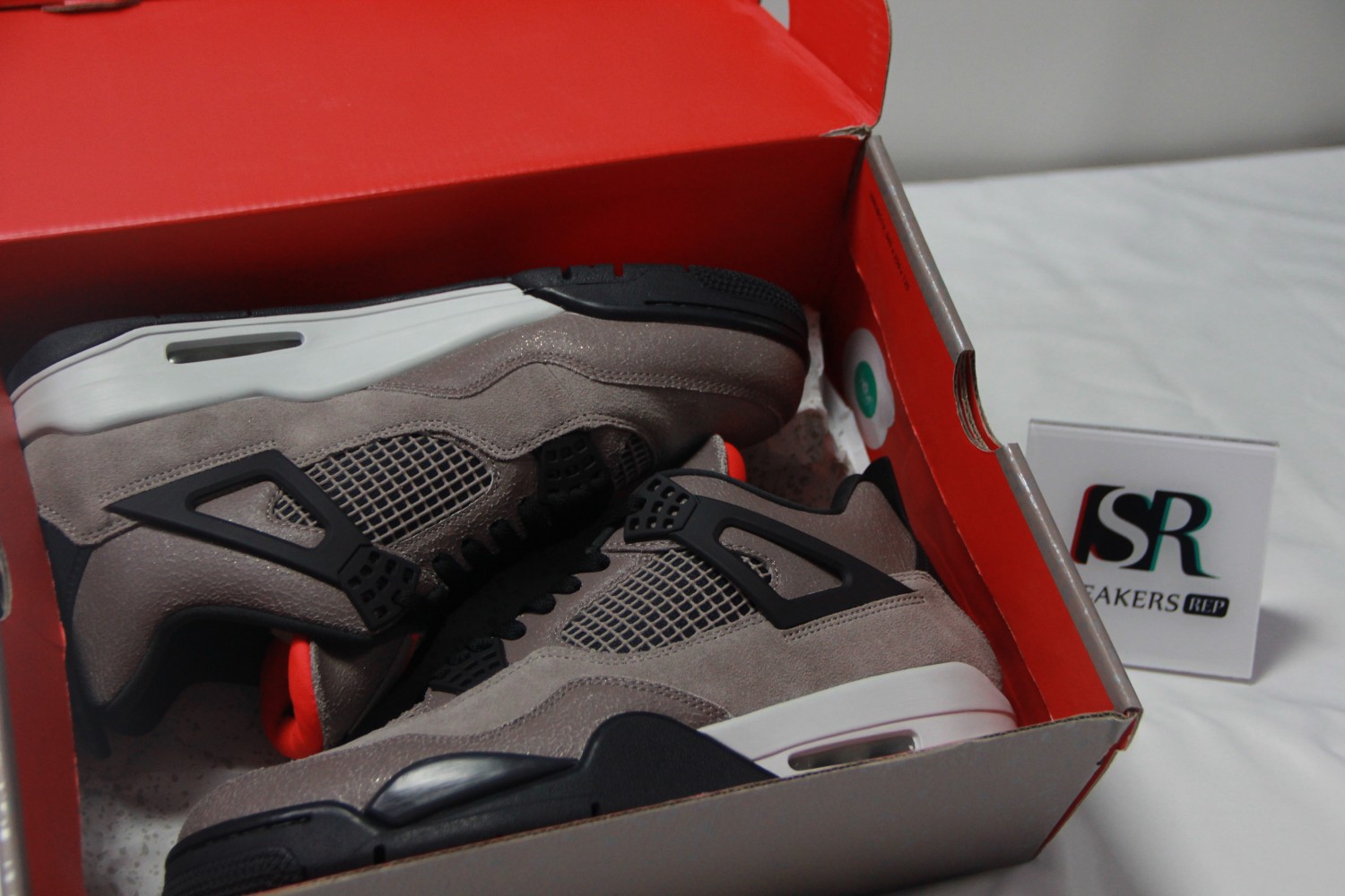 Jordan 4 Retro Taupe Haze DB0732-200