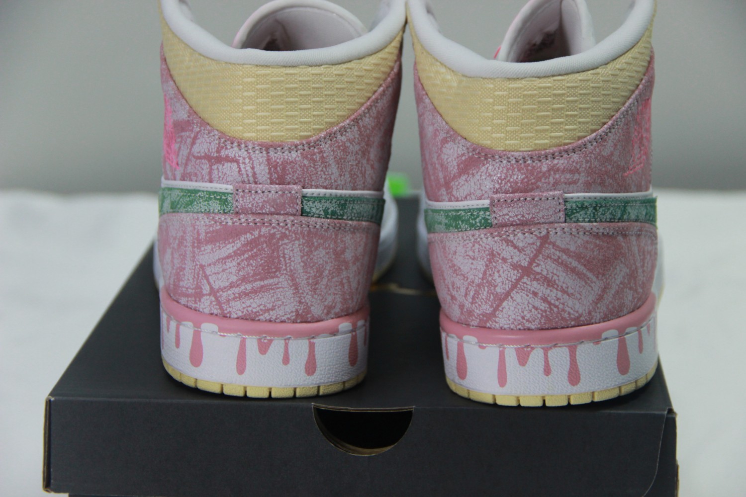 Jordan 1 Mid Paint Drip (GS) DD1666-100
