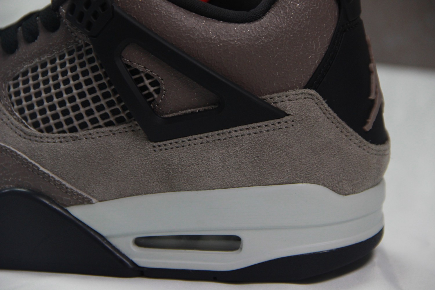Jordan 4 Retro Taupe Haze DB0732-200