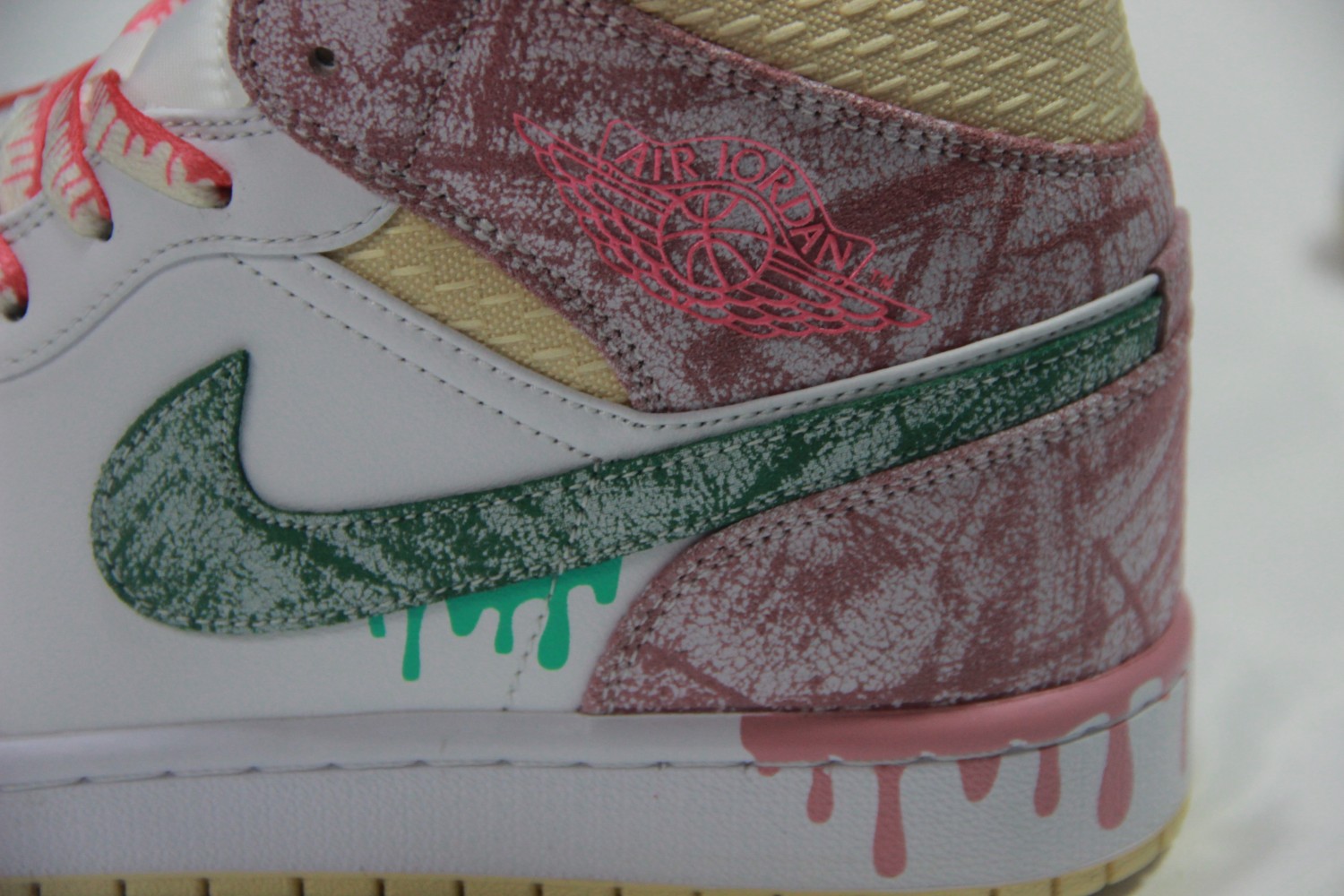 Jordan 1 Mid Paint Drip (GS) DD1666-100