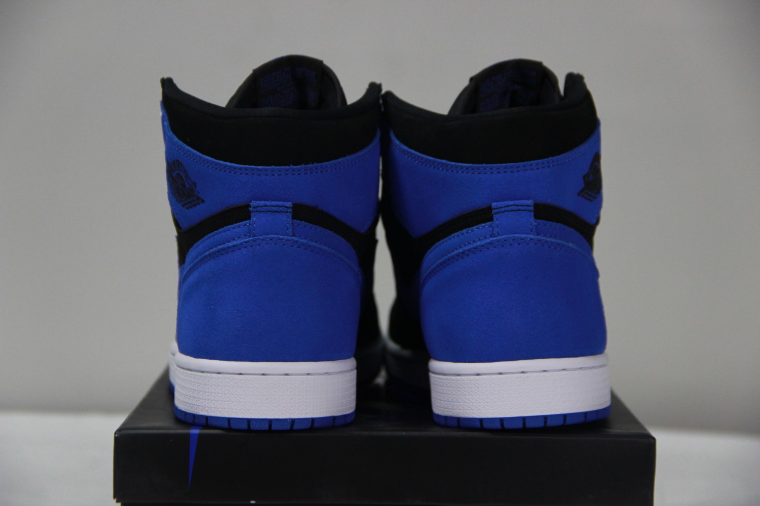 Jordan 1 RetroRoyal (2017) 555088-007