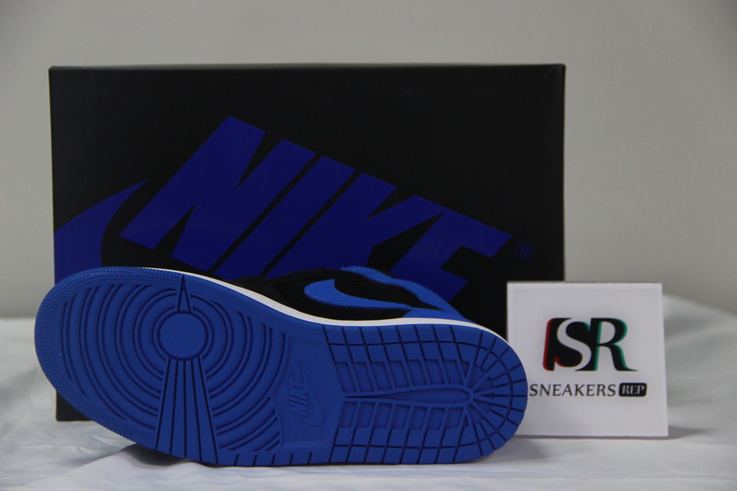 Jordan 1 RetroRoyal (2017) 555088-007