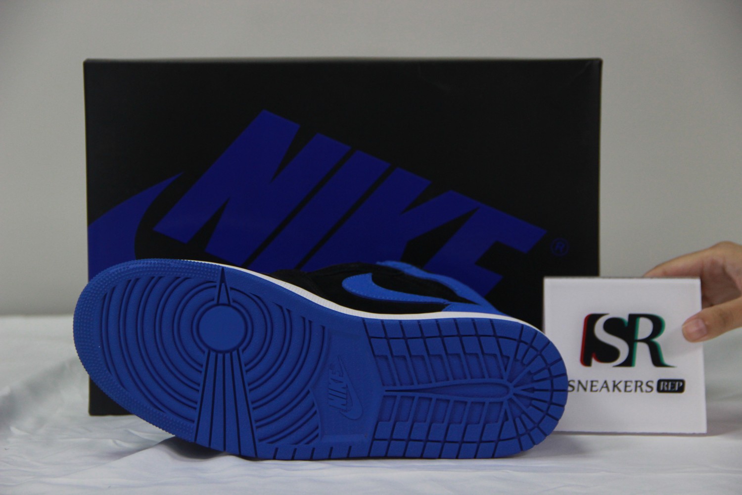 Jordan 1 RetroRoyal (2017) 555088-007