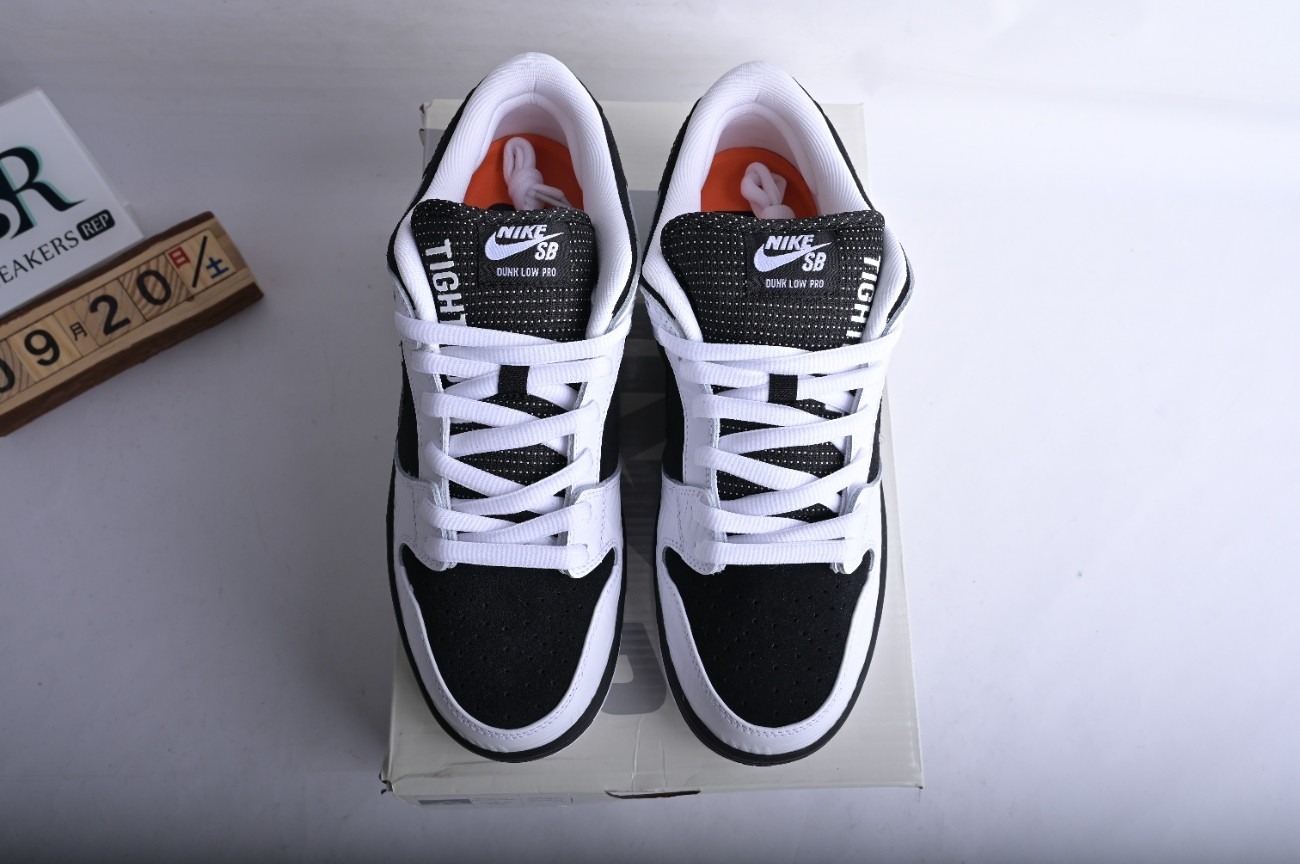 Tightbooth x Nk SB Dunk FD2629-100
