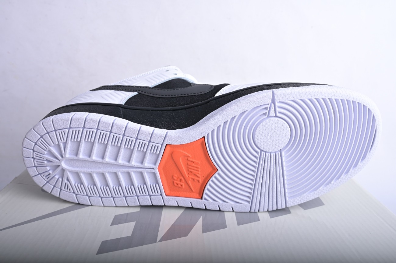 Tightbooth x Nk SB Dunk FD2629-100