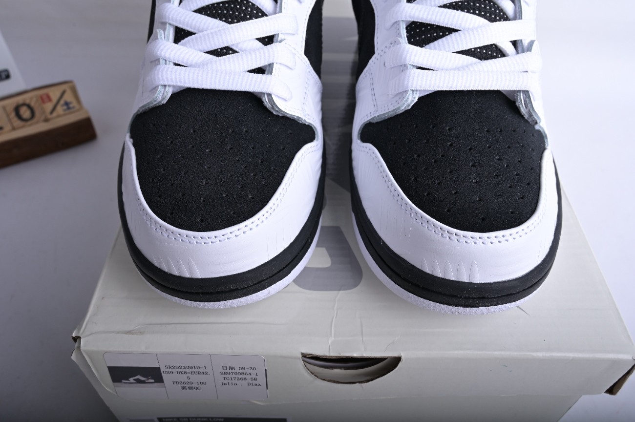 Tightbooth x Nk SB Dunk FD2629-100