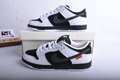 Tightbooth x Nk SB Dunk FD2629-100