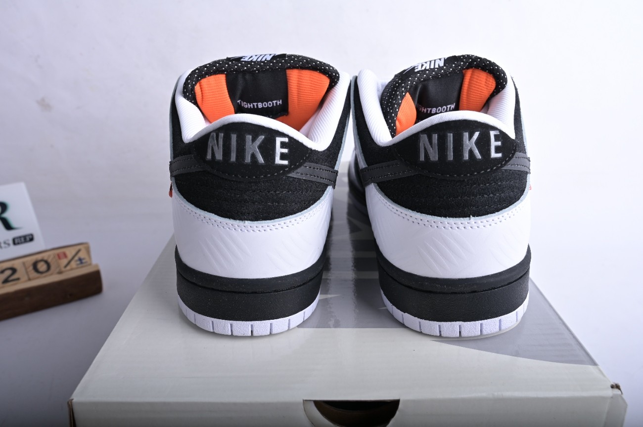 Tightbooth x Nk SB Dunk FD2629-100