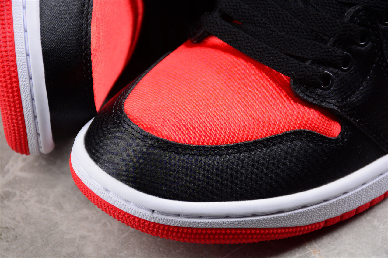 Jordan 1 Retro High OG Satin Bred FD4810-061