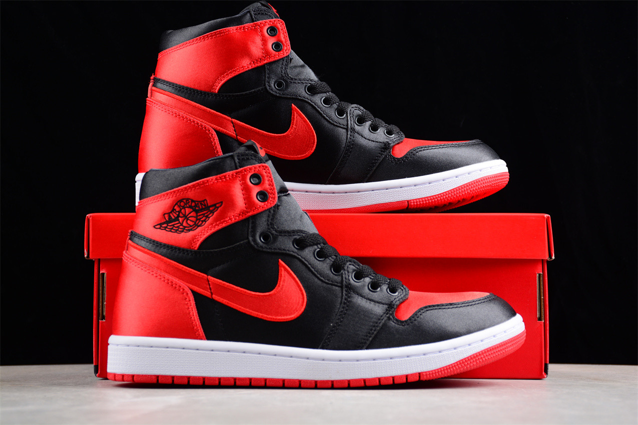 Jordan 1 Retro High OG Satin Bred FD4810-061