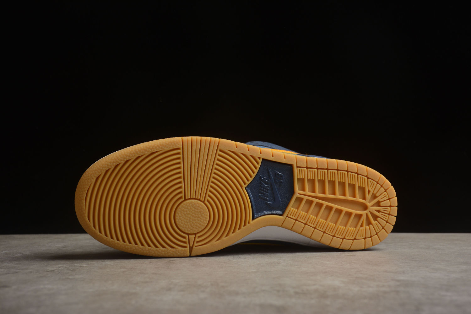 Nike SB Dunk Low Barcelona DJ0606-400