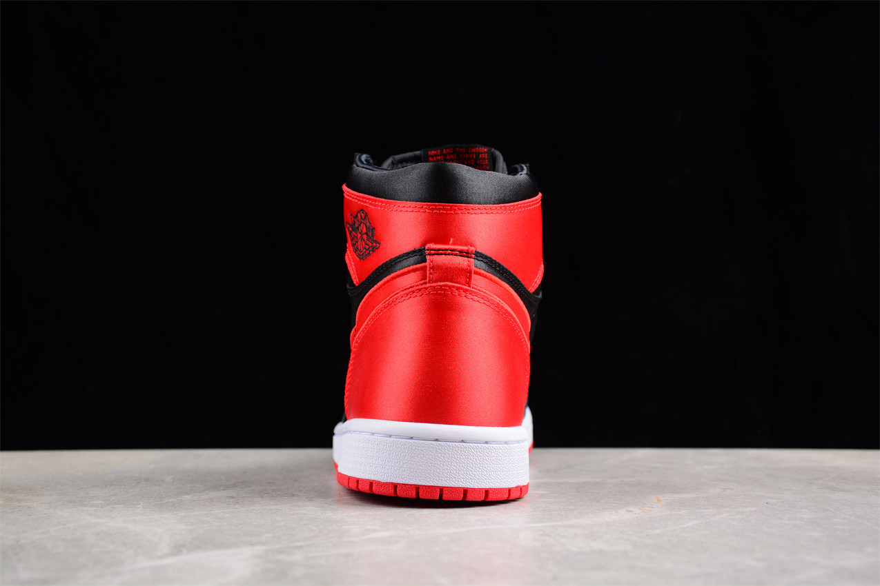 Jordan 1 Retro High OG Satin Bred FD4810-061