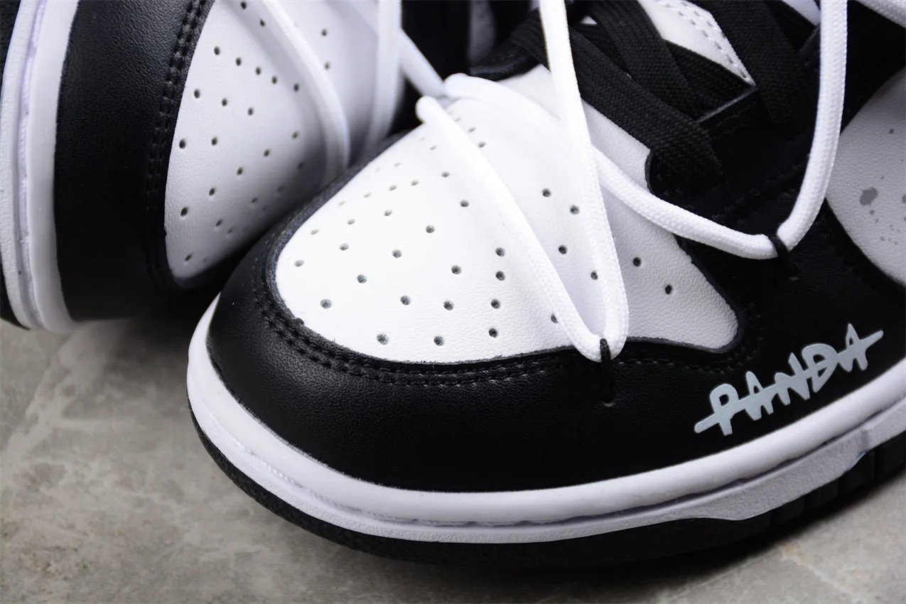Nike SB Dunk Low Panda CW1590-100