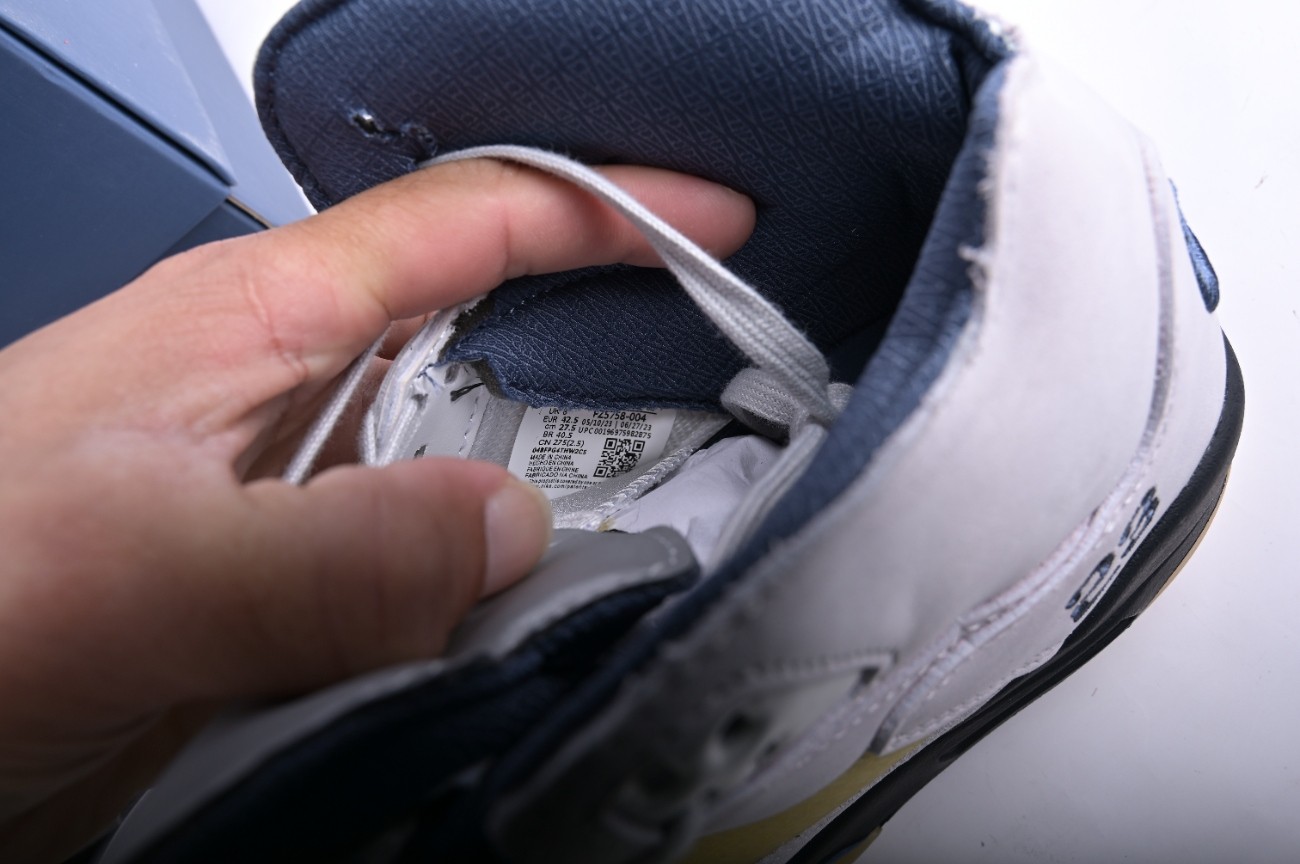 Jordan 5 Retro A Ma Maniére Diffused Blue FZ5758-004