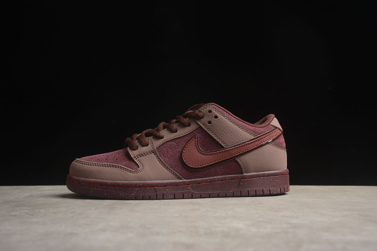 Nk SB Dunk Low Premium  Valentine