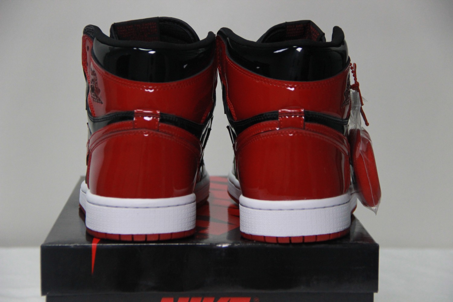 Jordan 1 Retro High OG Patent Bred 555088-063