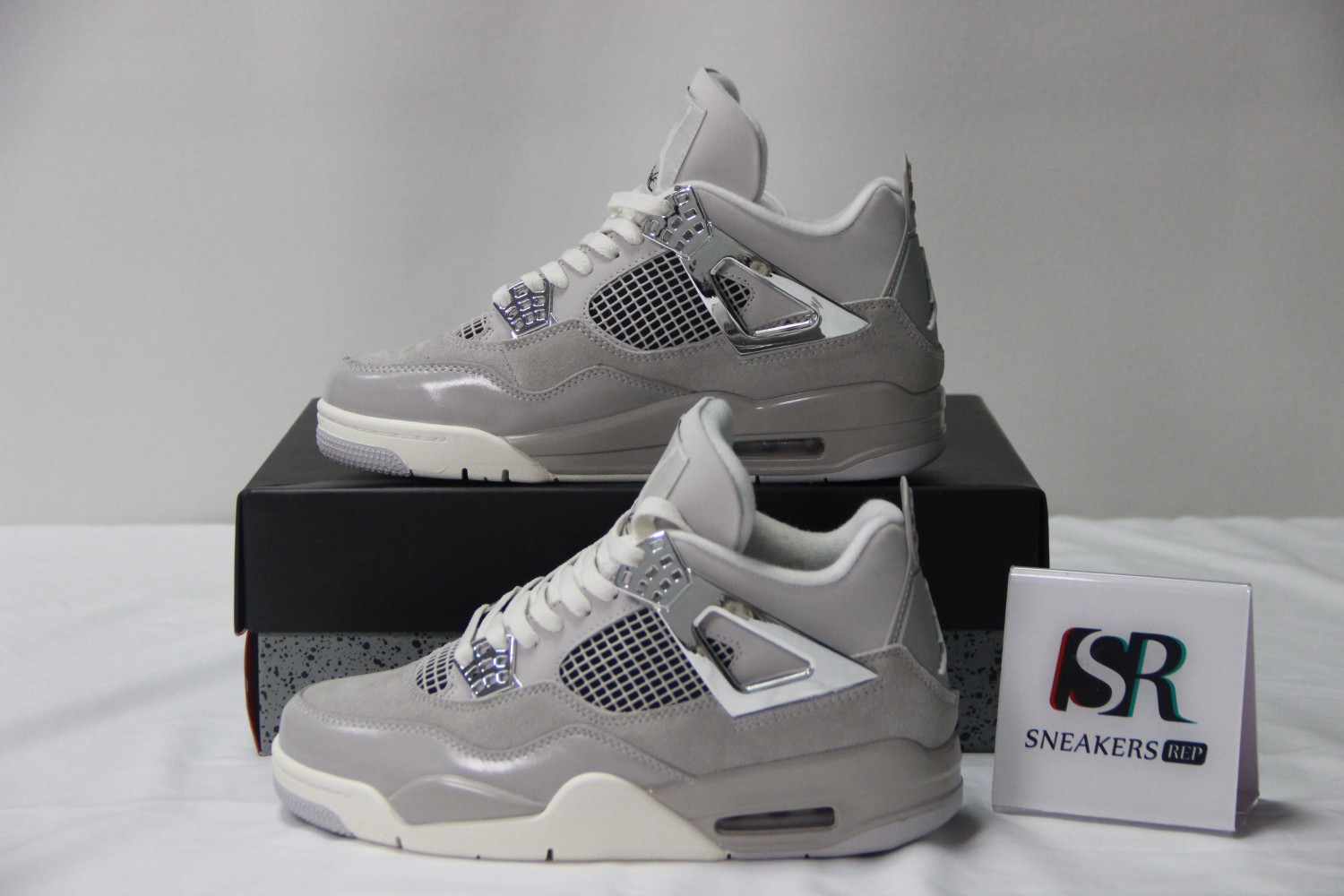 Jordan 4 Retro Frozen Moments (W) AQ9129-001