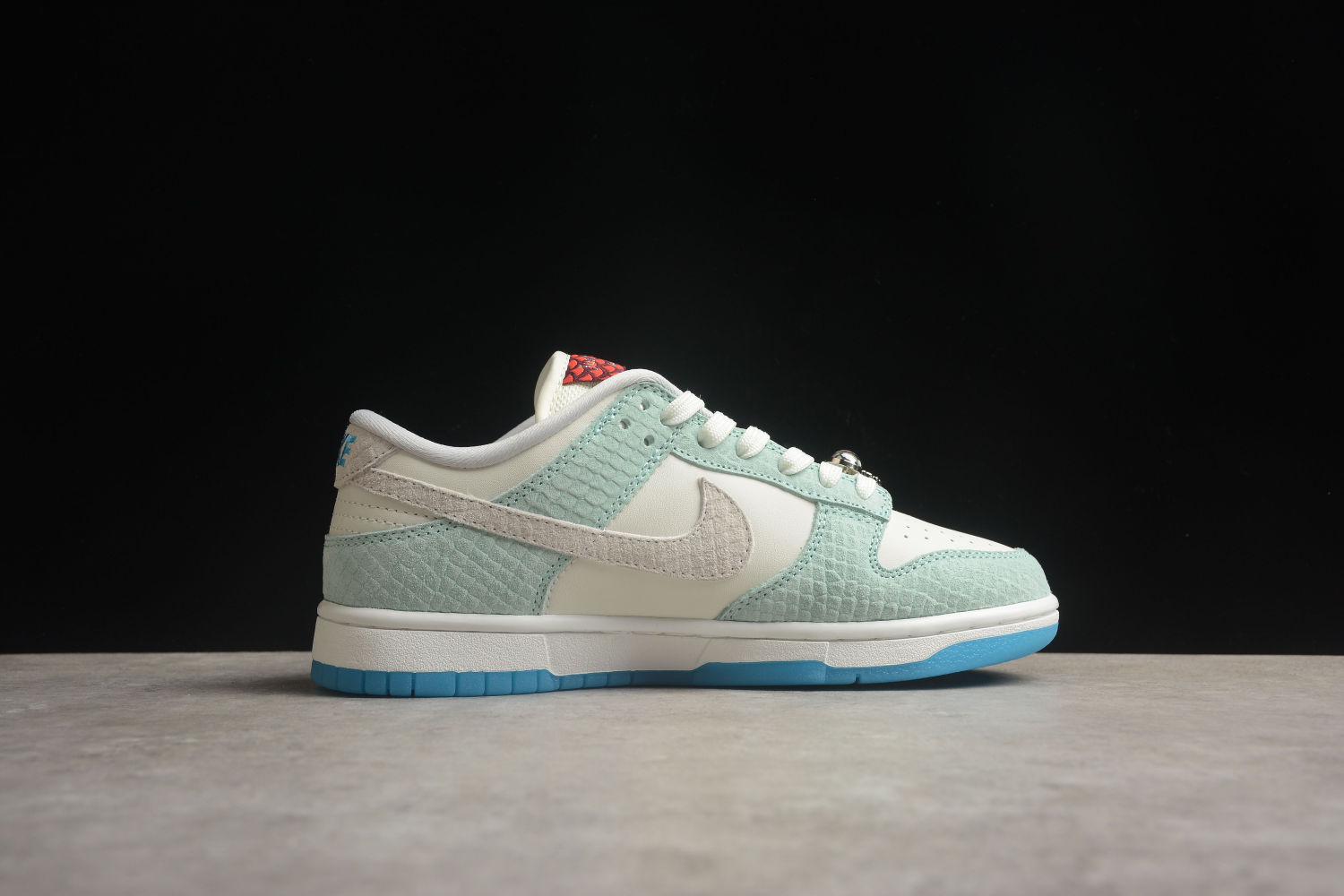 Nike SB Dunk Low 2024 FZ5065-111
