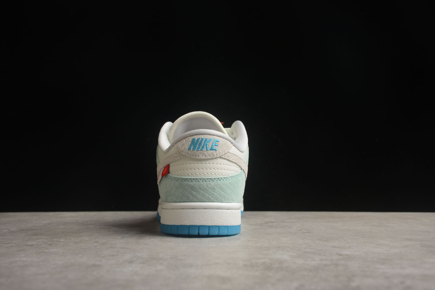 Nike SB Dunk Low 2024 FZ5065-111