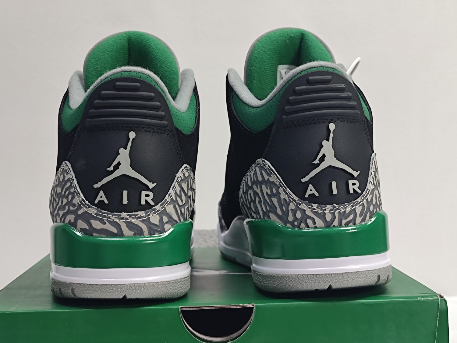 Jordan 3 Retro Pine Green CT8532-030