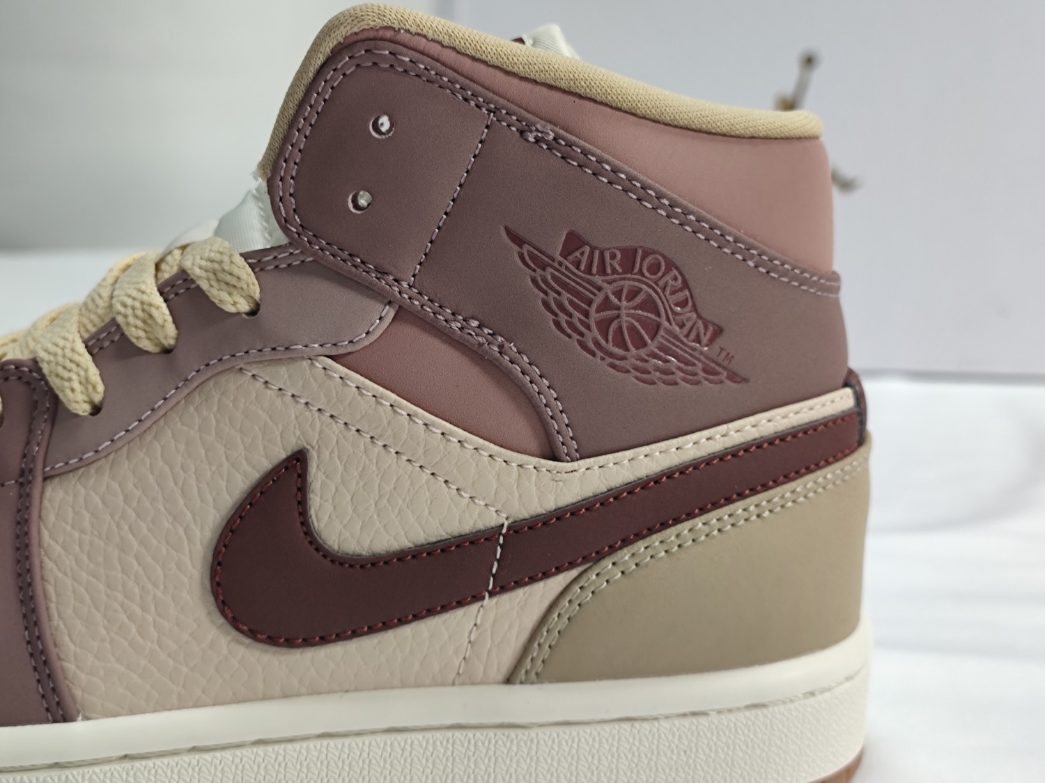 Jordan 1 Mid SE Dark Pony Smoky Mauve (W) DO7440-821