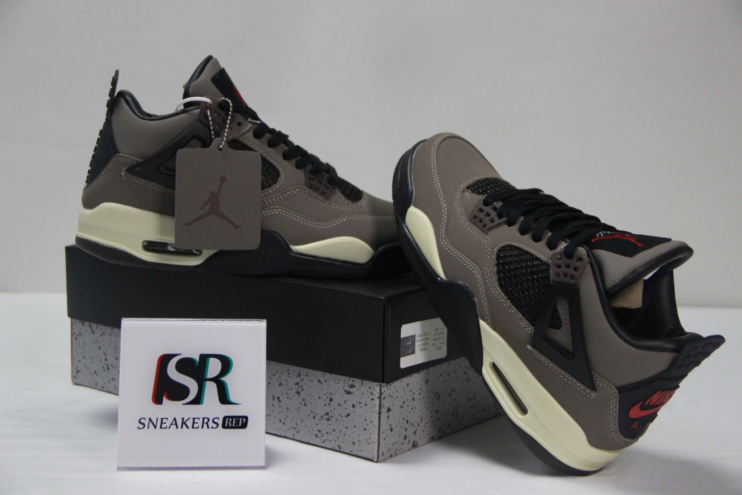 Travis Scott x Air Jordan 4 Olive AJ4-882335