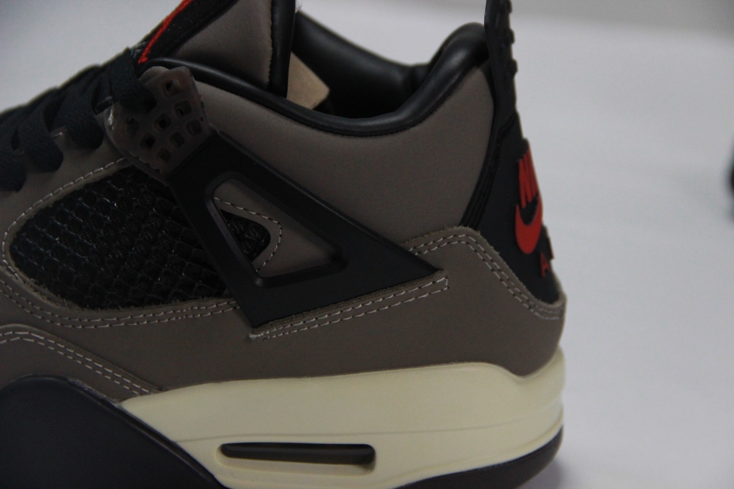 Travis Scott x Air Jordan 4 Olive AJ4-882335