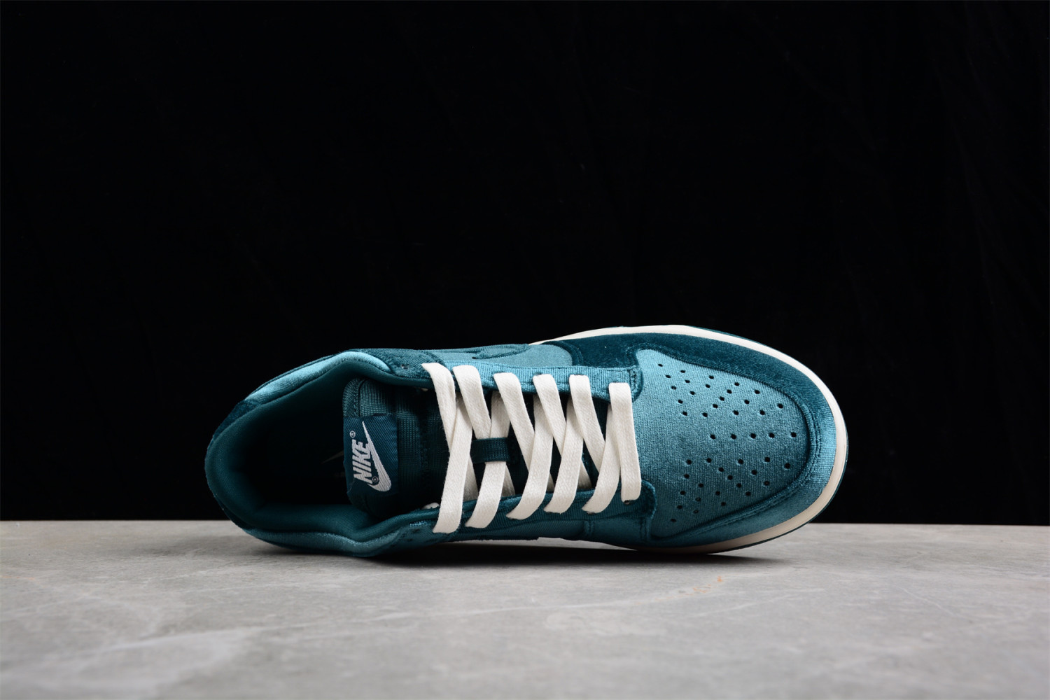 Nike Dunk Low Green Velvet DZ5224-300