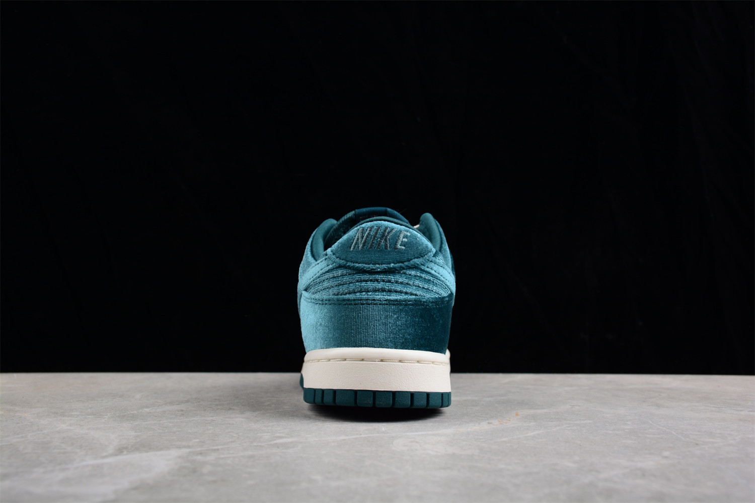 Nike Dunk Low Green Velvet DZ5224-300